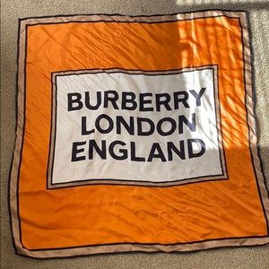 BURBERRY
Ladies Square Logo Print Silk Scarf